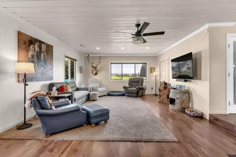 Living - 14115 Trinity Ave, Red Bluff, CA 96080 photo 2 of 5