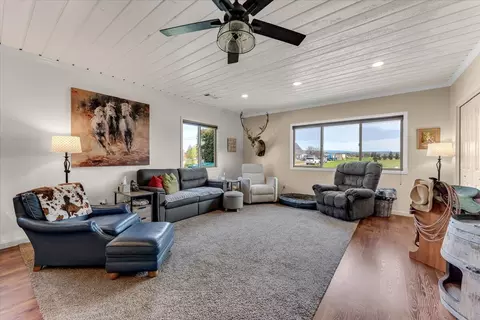 Living - 14115 Trinity Ave, Red Bluff, CA 96080 photo 1 of 5
