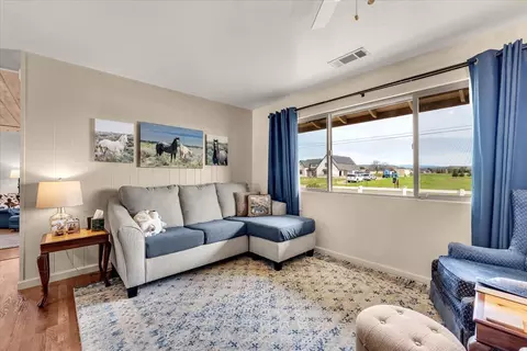 Living - 14115 Trinity Ave, Red Bluff, CA 96080 photo 5 of 5