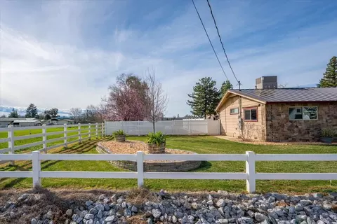 Exterior - 14115 Trinity Ave, Red Bluff, CA 96080 photo 12 of 25