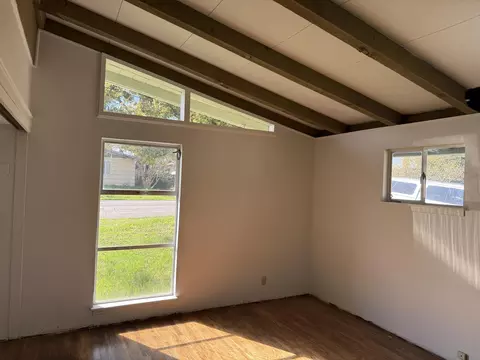 Living - 1400 Riviera Dr, Redding, CA 96001 photo 3 of 3