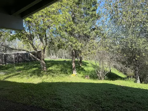 Exterior - 1400 Riviera Dr, Redding, CA 96001 photo 4 of 4