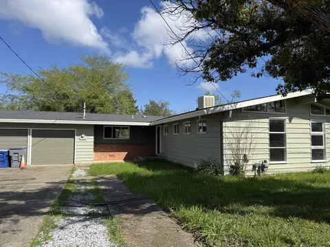 1400 Riviera Dr, Redding, CA 96001