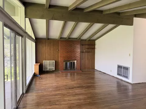 Living - 1400 Riviera Dr, Redding, CA 96001 photo 2 of 3