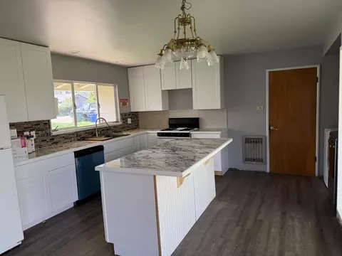 Kitchen - 1400 Riviera Dr, Redding, CA 96001 photo 1 of 1