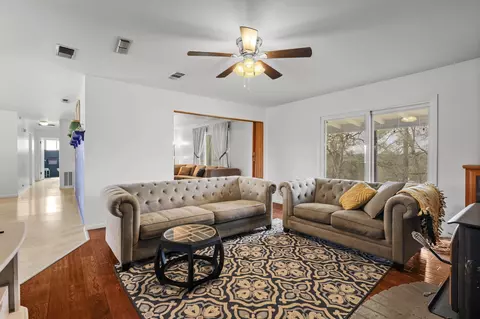 Living - 20728 Old 44 Dr, Redding, CA 96003 photo 3 of 5