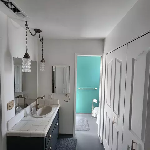Bath - 20728 Old 44 Dr, Redding, CA 96003 photo 4 of 5