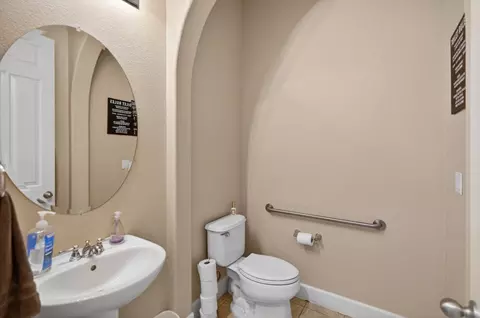 Bath - 751 Woodacre Dr, Redding, CA 96002 photo 1 of 4