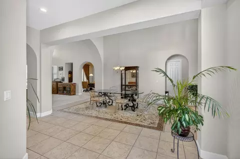 Entry Way - 751 Woodacre Dr, Redding, CA 96002 photo 2 of 8