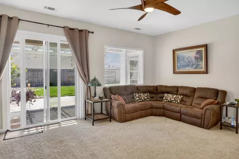 Living - 751 Woodacre Dr, Redding, CA 96002 photo 3 of 4