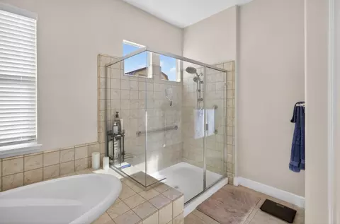 Bath - 751 Woodacre Dr, Redding, CA 96002 photo 4 of 4