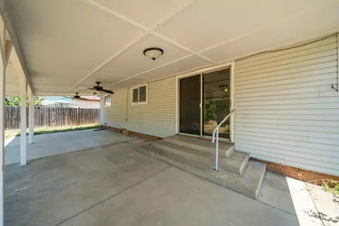 Exterior - 852 Lake Blvd, Redding, CA 96003 photo 2 of 10