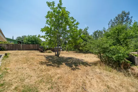 Exterior - 852 Lake Blvd, Redding, CA 96003 photo 7 of 10
