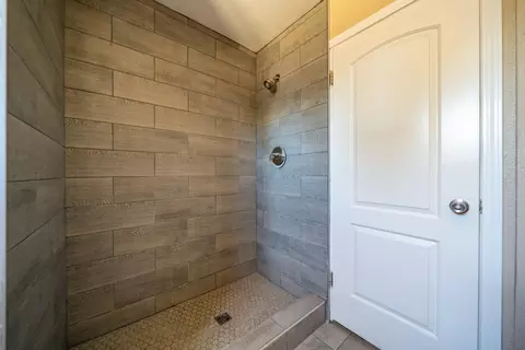Bath - 852 Lake Blvd, Redding, CA 96003 photo 3 of 3