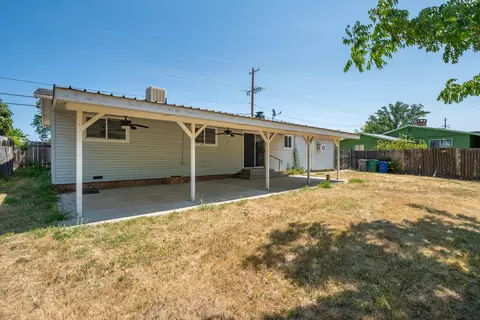 Exterior - 852 Lake Blvd, Redding, CA 96003 photo 6 of 10