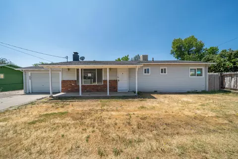 Exterior - 852 Lake Blvd, Redding, CA 96003 photo 1 of 10