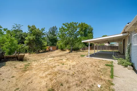 Exterior - 852 Lake Blvd, Redding, CA 96003 photo 4 of 10