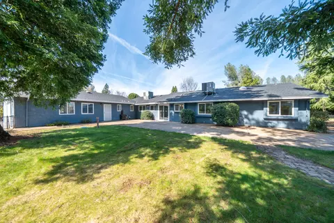 Exterior - 19767 Paso Robles Ave, Redding, CA 96003 photo 8 of 21