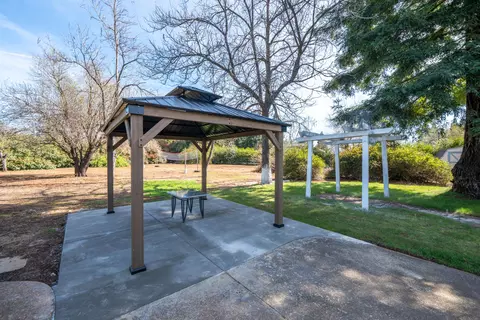 Exterior - 19767 Paso Robles Ave, Redding, CA 96003 photo 12 of 21