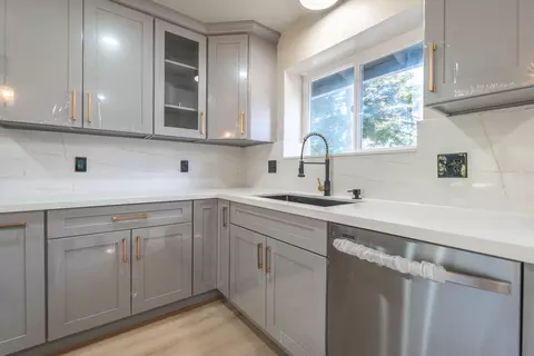 Kitchen - 19767 Paso Robles Ave, Redding, CA 96003 photo 4 of 6