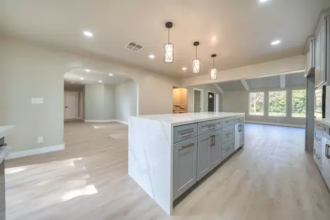 Entry Way - 19767 Paso Robles Ave, Redding, CA 96003 photo 2 of 2