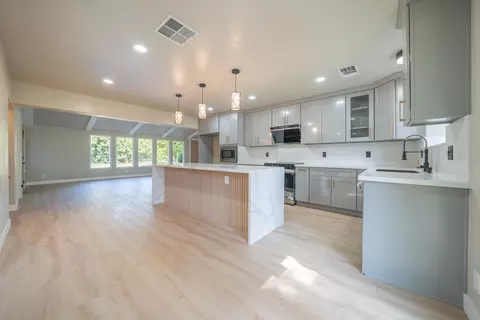 Kitchen - 19767 Paso Robles Ave, Redding, CA 96003 photo 2 of 6