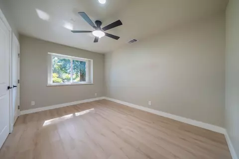 Bedroom - 19767 Paso Robles Ave, Redding, CA 96003 photo 3 of 7