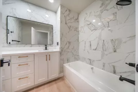 Bath - 19767 Paso Robles Ave, Redding, CA 96003 photo 3 of 5
