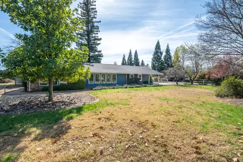 Exterior - 19767 Paso Robles Ave, Redding, CA 96003 photo 15 of 21