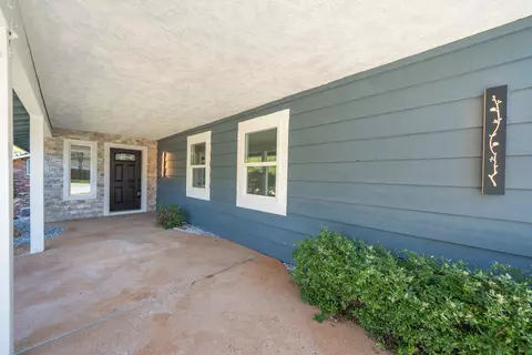 Exterior - 19767 Paso Robles Ave, Redding, CA 96003 photo 2 of 21