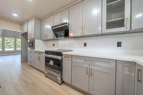 Kitchen - 19767 Paso Robles Ave, Redding, CA 96003 photo 5 of 6