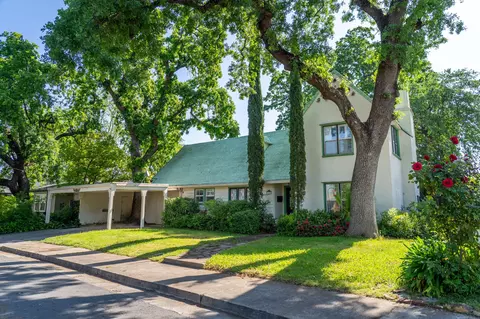 2405 Cliff Dr, Redding, CA 96001 photo 1
