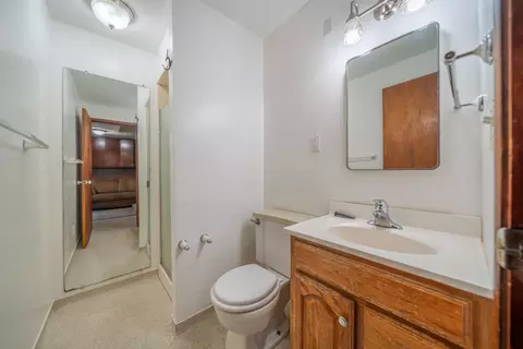 Bath - 2340 Wilsey Dr, Redding, CA 96001 photo 4 of 4