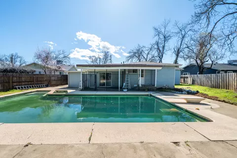 Exterior - 2340 Wilsey Dr, Redding, CA 96001 photo 6 of 7