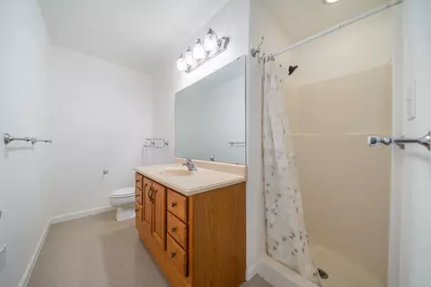 Bath - 2340 Wilsey Dr, Redding, CA 96001 photo 3 of 4