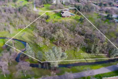 13672 Twin Lakes Ln, Redding, CA 96003