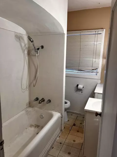 Bath - 1549 Jackson St, Red Bluff, CA 96080 photo 1 of 2