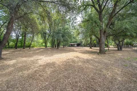 Exterior - 10587 Quail Hollow Dr, Redding, CA 96003 photo 19 of 20