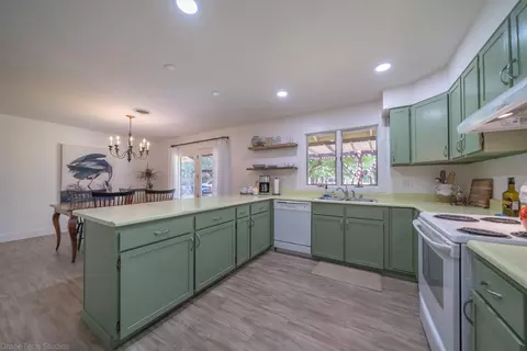 Kitchen - 10587 Quail Hollow Dr, Redding, CA 96003 photo 2 of 3
