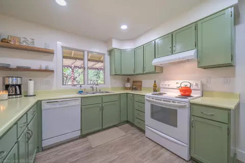 Kitchen - 10587 Quail Hollow Dr, Redding, CA 96003 photo 1 of 3