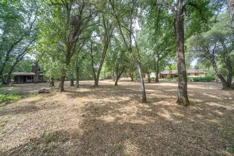 Exterior - 10587 Quail Hollow Dr, Redding, CA 96003 photo 17 of 20