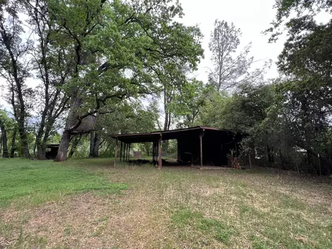 Exterior - 10587 Quail Hollow Dr, Redding, CA 96003 photo 7 of 20