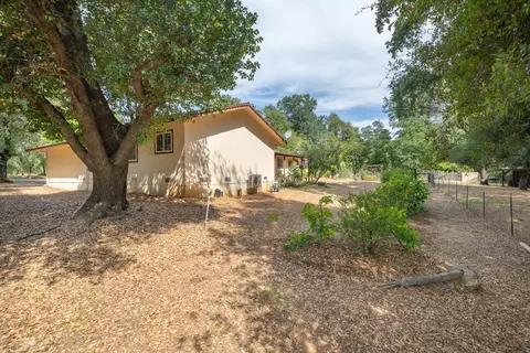 Exterior - 10587 Quail Hollow Dr, Redding, CA 96003 photo 15 of 20