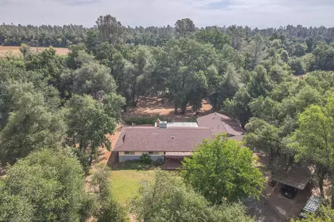 View/Area - 10587 Quail Hollow Dr, Redding, CA 96003 photo 2 of 4
