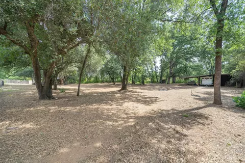 Exterior - 10587 Quail Hollow Dr, Redding, CA 96003 photo 16 of 20