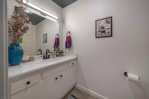 Bath - 10587 Quail Hollow Dr, Redding, CA 96003 photo 3 of 3