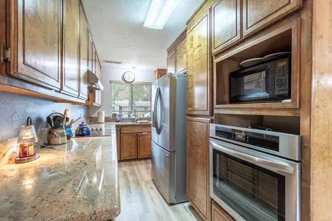 Kitchen - 2728 Jasmine Way, Redding, CA 96002 photo 2 of 3