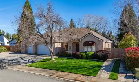 2135 Adirondack Dr, Redding, CA 96001