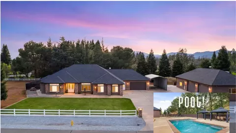 12600 Autumn Oaks Ln, Redding, CA 96003