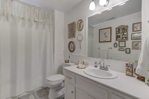 Bath - 18601 Stallion Dr, Red Bluff, CA 96080 photo 3 of 4